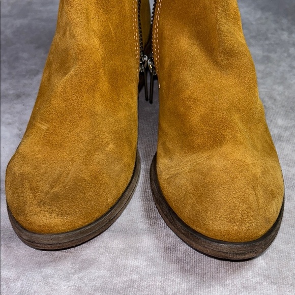 EUC Women’s FRYE Carson Piping Booties US 5.5B Tan Suede Leather Ankle Boots - Picture 12 of 12